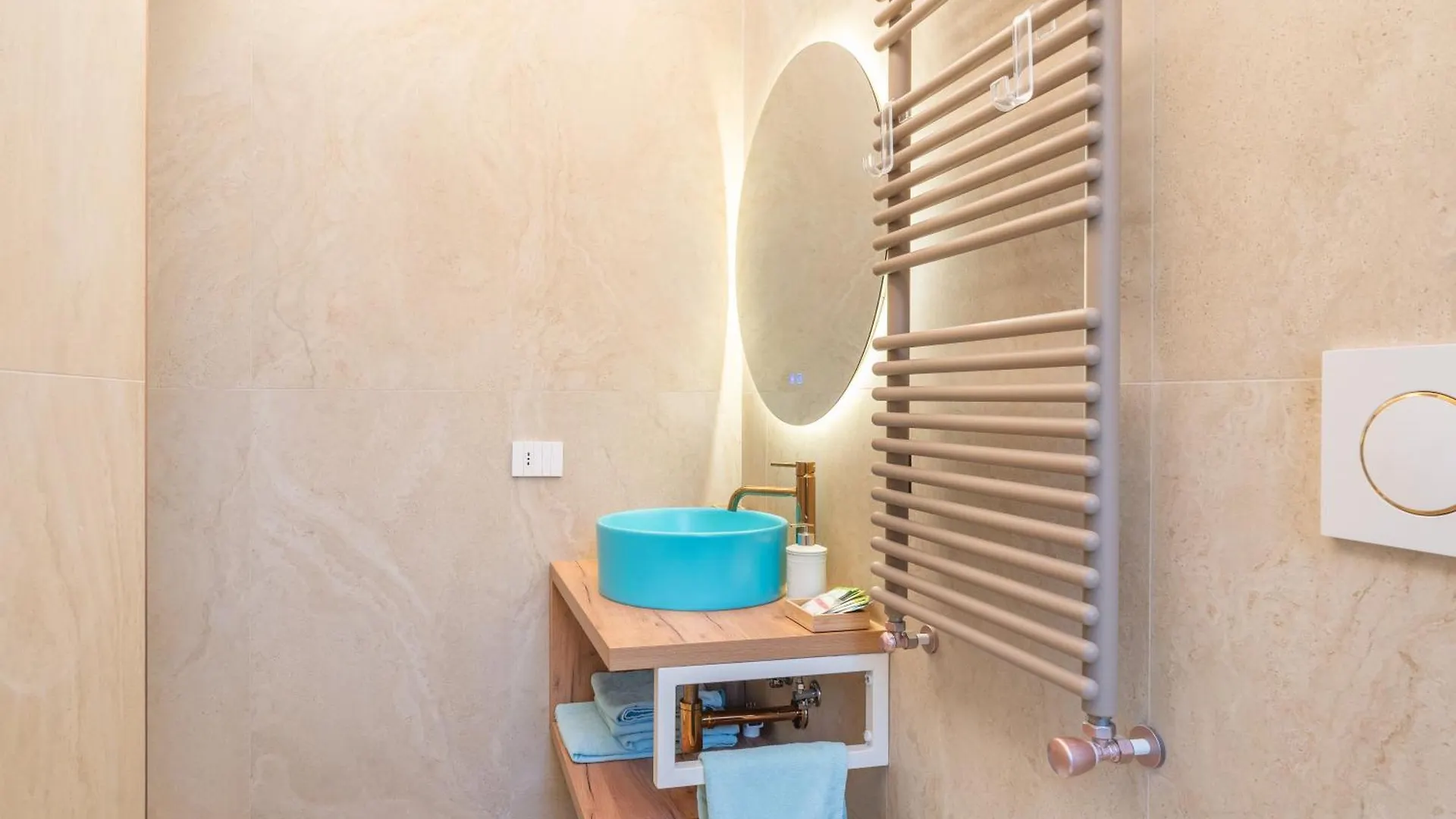 Lecco Antico Pozzo - Modern Suite 0*,  Italy