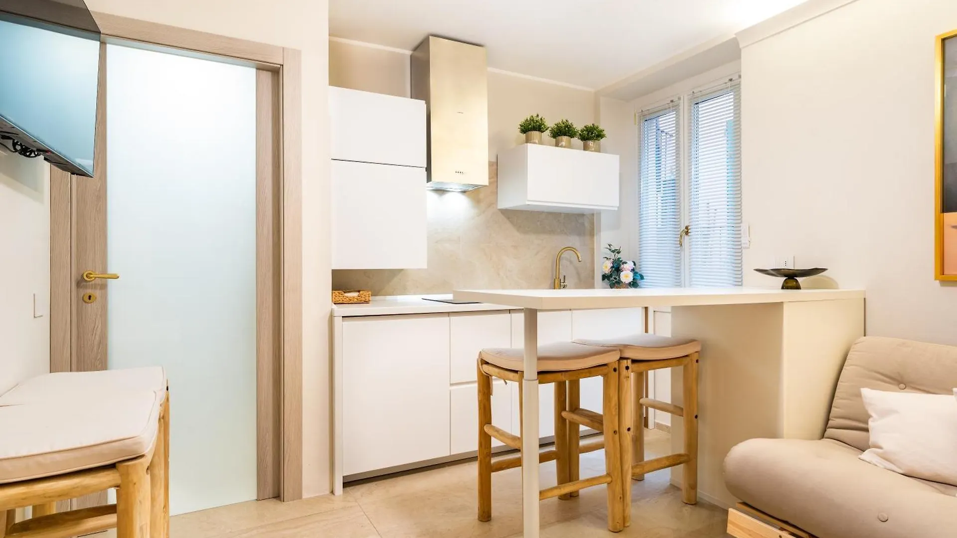 Lecco Antico Pozzo - Modern Suite 0*,